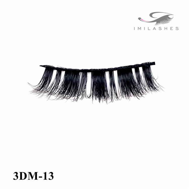 Appropriating for both younger and mature women to put on lashes wholesale-V